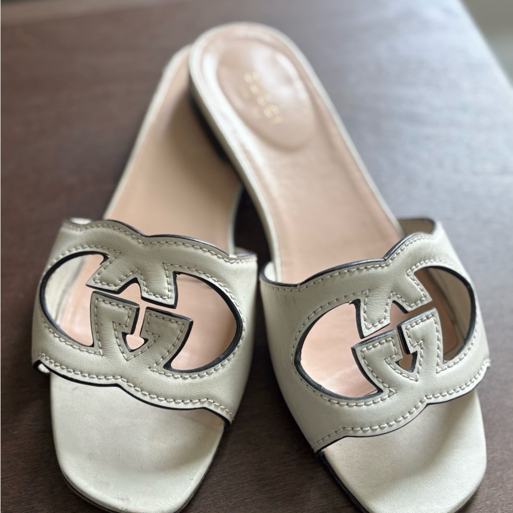 Gucci Women's Beige Open-Toe Leather Mules with Interlocking G